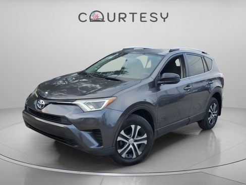 Used 2016 Toyota RAV4 LE image 1