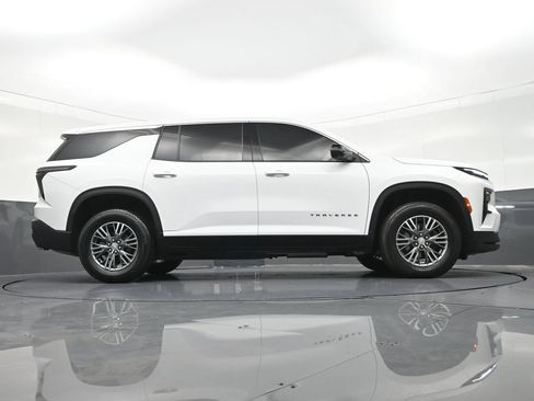 Used 2024 Chevrolet Traverse LS FWD image 29
