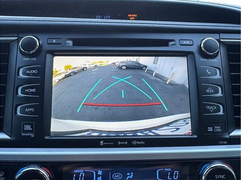 Used 2017 Toyota Highlander Limited w/ Carpet Mat Package image 18