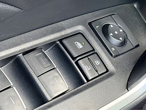 Used 2022 Toyota RAV4 XLE w/ Convenience Package image 30