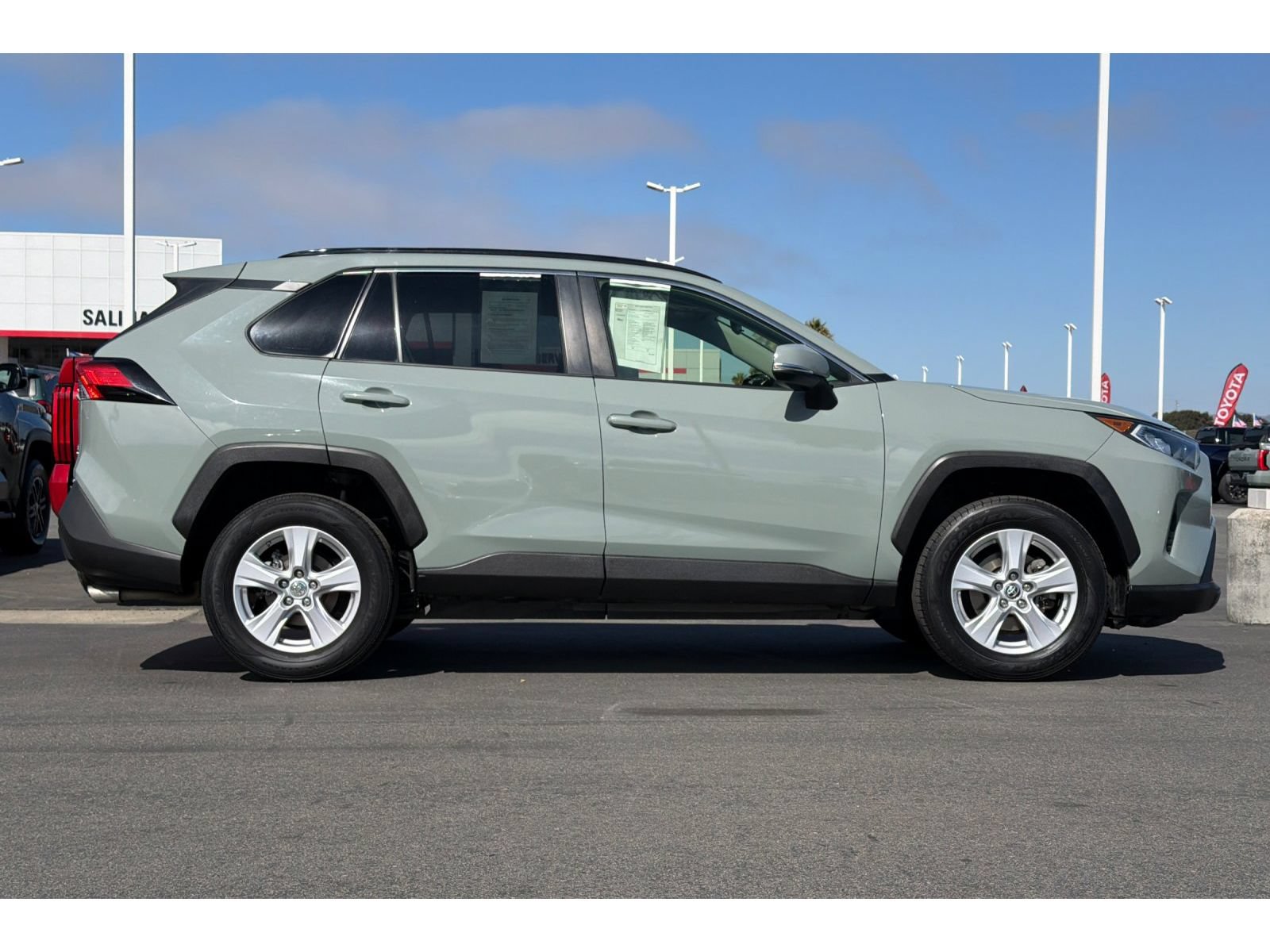 Used 2019 Toyota RAV4 XLE w/ Convenience Package AWD/4WD image 3