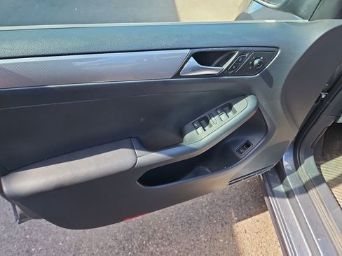 Used 2015 Volkswagen Jetta SE FWD image 10