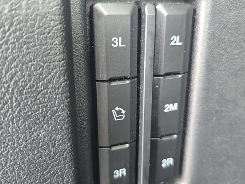 Used 2024 Ford Expedition Max XLT image 12