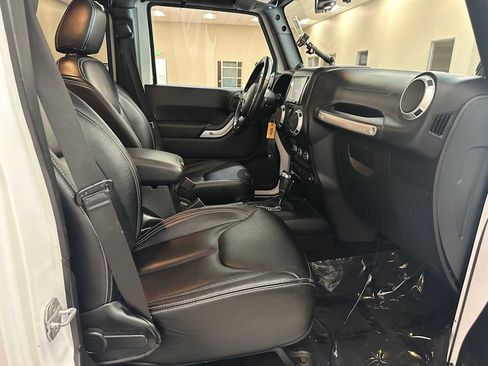 Used 2013 Jeep Wrangler Unlimited Sahara w/ Connectivity Group AWD/4WD image 25
