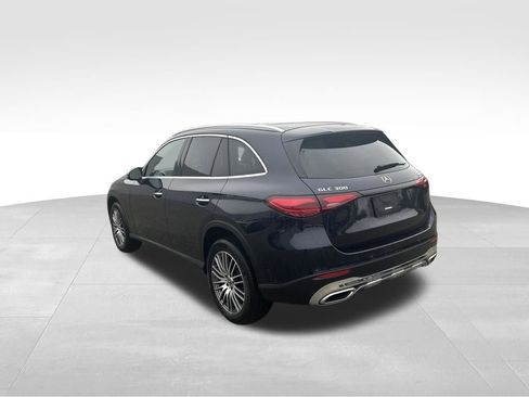 Used 2023 Mercedes-Benz GLC 300 4MATIC image 3
