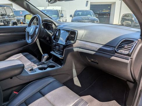 Used 2019 Jeep Grand Cherokee Overland AWD/4WD image 26
