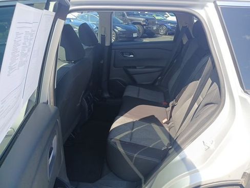 Used 2024 Nissan Rogue SV image 10