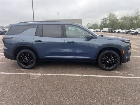 Used 2024 Chevrolet Traverse LT w/ Midnight/Sport Edition AWD/4WD image 3