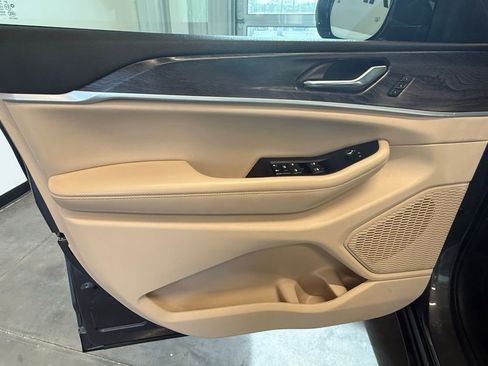 Used 2024 Jeep Grand Cherokee Limited w/ Luxury Tech Group II image 20