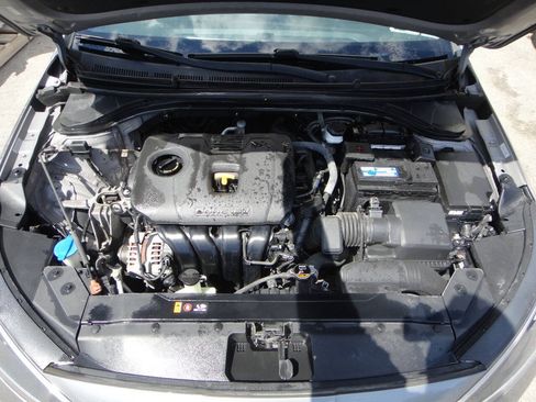 Used 2020 Hyundai Elantra Limited w/ Cargo Package (C1) FWD image 16
