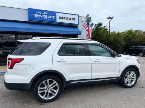 Used 2016 Ford Explorer XLT w/ Equipment Group 202A FWD image 26