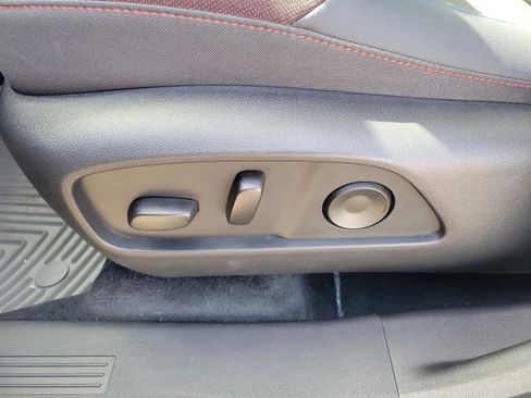 Used 2025 Chevrolet Equinox RS w/ Safety and Technology Package image 28