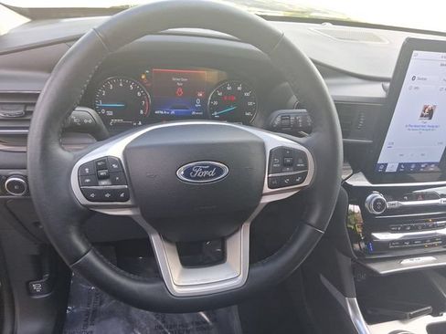 Used 2023 Ford Explorer Limited w/ Limited Technology Package AWD/4WD image 13