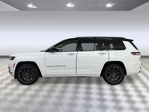 Used 2023 Jeep Grand Cherokee L Summit w/ Advanced Protech Group IV AWD/4WD image 2