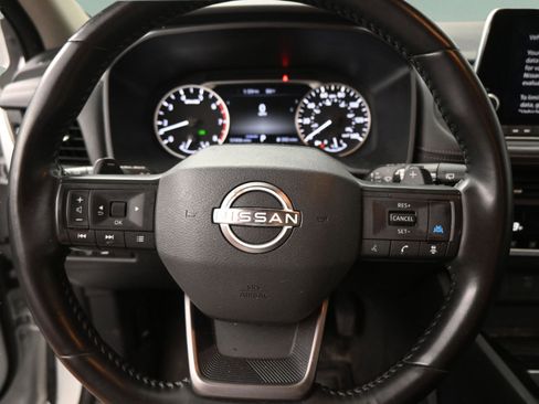 Used 2025 Nissan Rogue SV FWD image 27