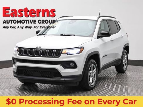 Used 2024 Jeep Compass Latitude AWD/4WD image 1