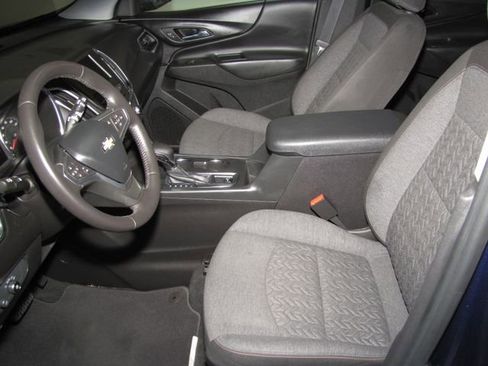 Used 2022 Chevrolet Equinox LT image 3