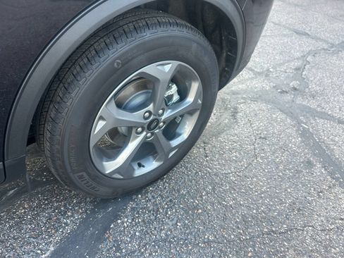 Used 2025 Ford Escape ST-Line w/ Tech Pack #1 FWD image 9