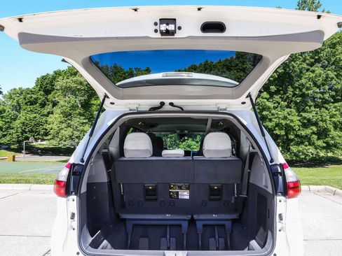 Used 2019 Toyota Sienna L FWD image 20