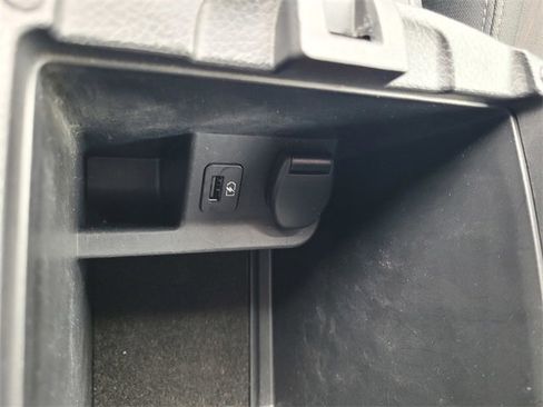 Used 2020 Nissan Rogue S image 26