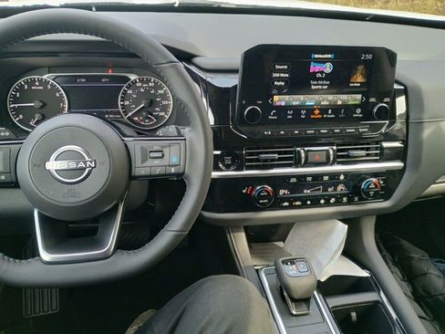 New 2025 Nissan Pathfinder SL w/ Lighting Package (N92) image 13