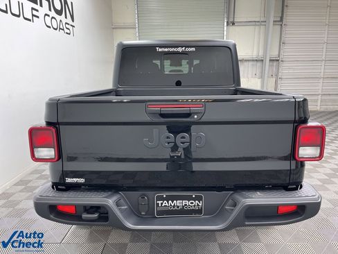 Used 2025 Jeep Gladiator Sport image 10