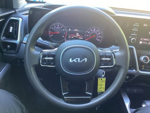 Used 2022 Kia Sorento LX FWD image 46