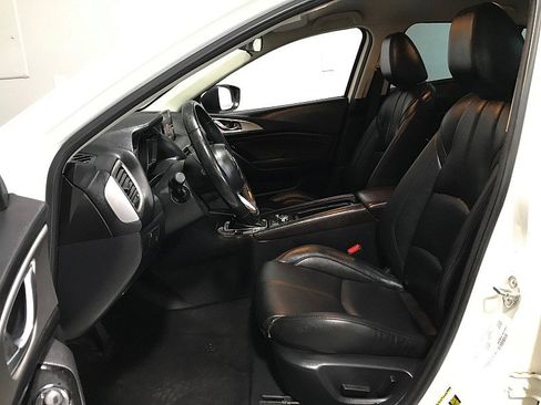 Used 2018 MAZDA MAZDA3 Touring FWD image 11