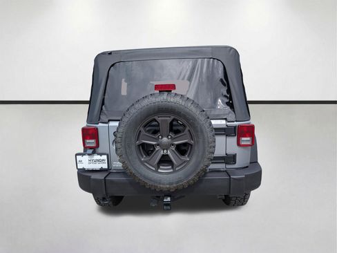 Used 2016 Jeep Wrangler Unlimited Sport w/ Connectivity Group AWD/4WD image 5