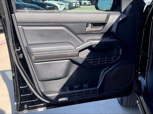 Used 2025 Toyota Tacoma TRD Sport w/ TRD Sport Upgrade Package image 22