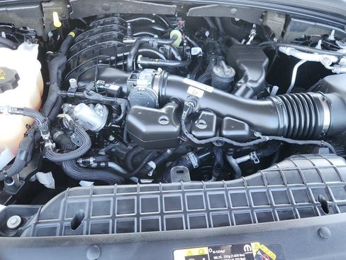 Used 2023 Jeep Grand Cherokee Limited w/ Luxury Tech Group II AWD/4WD image 17