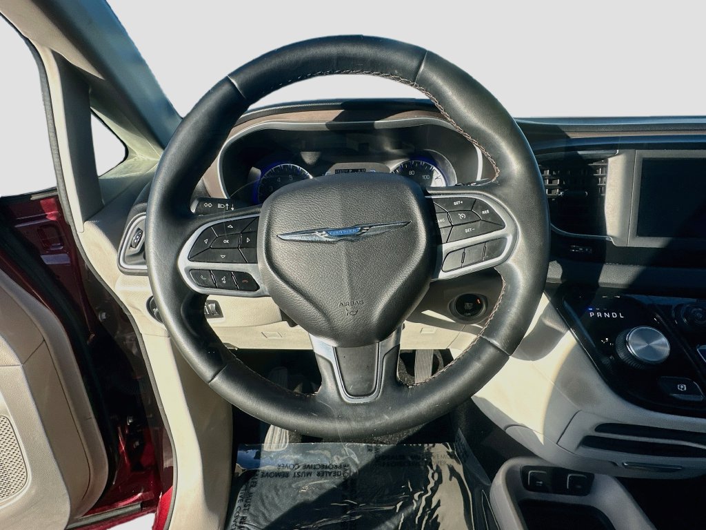 Used 2018 Chrysler Pacifica Touring-L FWD image 11