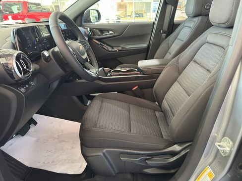 Used 2025 Chevrolet Equinox LT image 6