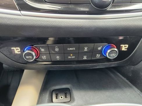 Used 2018 Buick Enclave Premium w/ LPO, Hit The Road Package FWD image 19