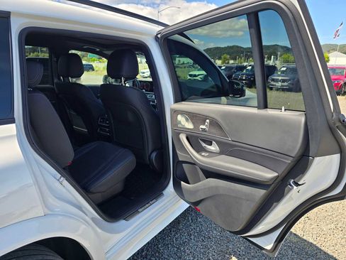 Used 2026 Mercedes-Benz GLS 450 4MATIC image 15