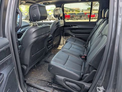 Used 2023 Jeep Wagoneer Series II w/ Premium Group I AWD/4WD image 12