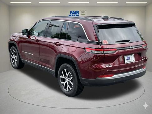 Certified 2025 Jeep Grand Cherokee Limited AWD/4WD image 9