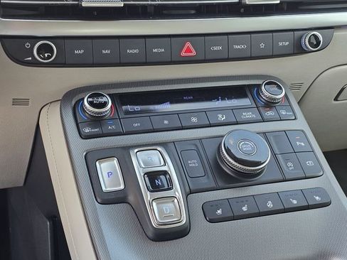 Used 2024 Hyundai Palisade Limited image 22