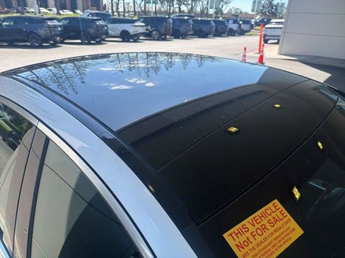 Used 2025 Mercedes-Benz E 350 4MATIC Sedan image 4