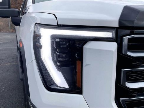 Used 2025 GMC Sierra 3500 AT4 w/ AT4 Premium Plus Package image 33