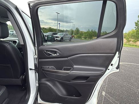 Used 2020 GMC Acadia SLT AWD/4WD image 19