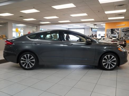 Used 2020 Ford Fusion SE image 16