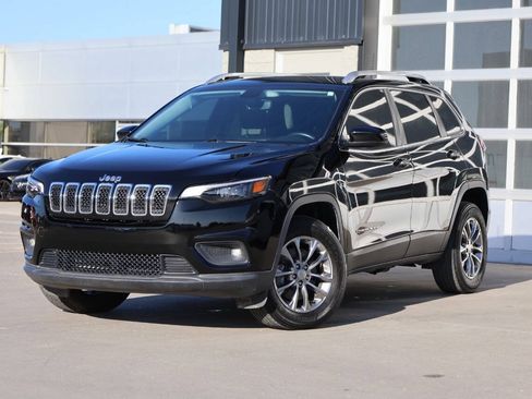 Used 2020 Jeep Cherokee Latitude Plus w/ Cold Weather Group AWD/4WD image 3