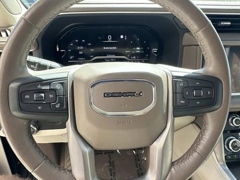 Used 2022 GMC Yukon XL Denali image 25