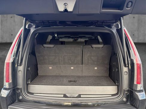 Used 2017 Cadillac Escalade Platinum AWD/4WD image 13