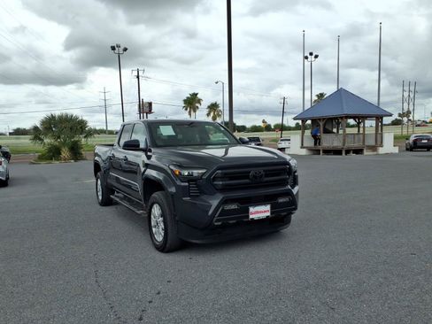 Used 2025 Toyota Tacoma SR5 AWD/4WD image 2
