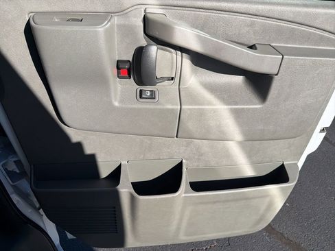 New 2025 Chevrolet Express 3500 Work Van w/ Power Convenience Package image 20