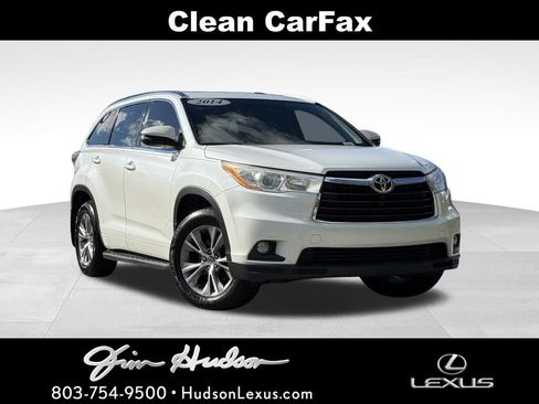 Used 2014 Toyota Highlander XLE AWD/4WD image 1