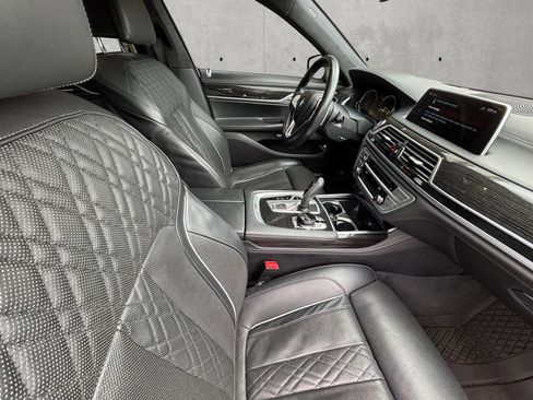 Used 2018 BMW 750i image 29