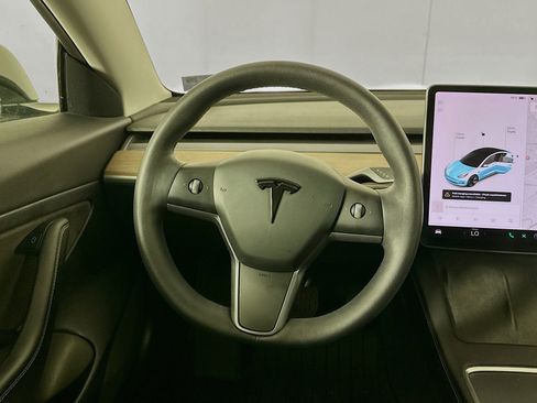 Used 2021 Tesla Model 3 Standard Range image 16